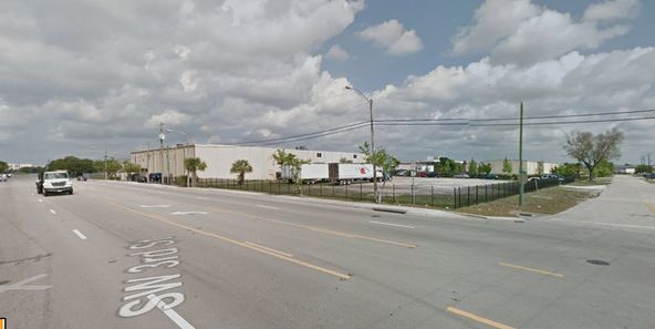 Bank-Owned Cold Storage Warehouse (USDA-Approved) & Expansion Lot : 290 SW 14th Ave, Pompano Beach, FL 33069